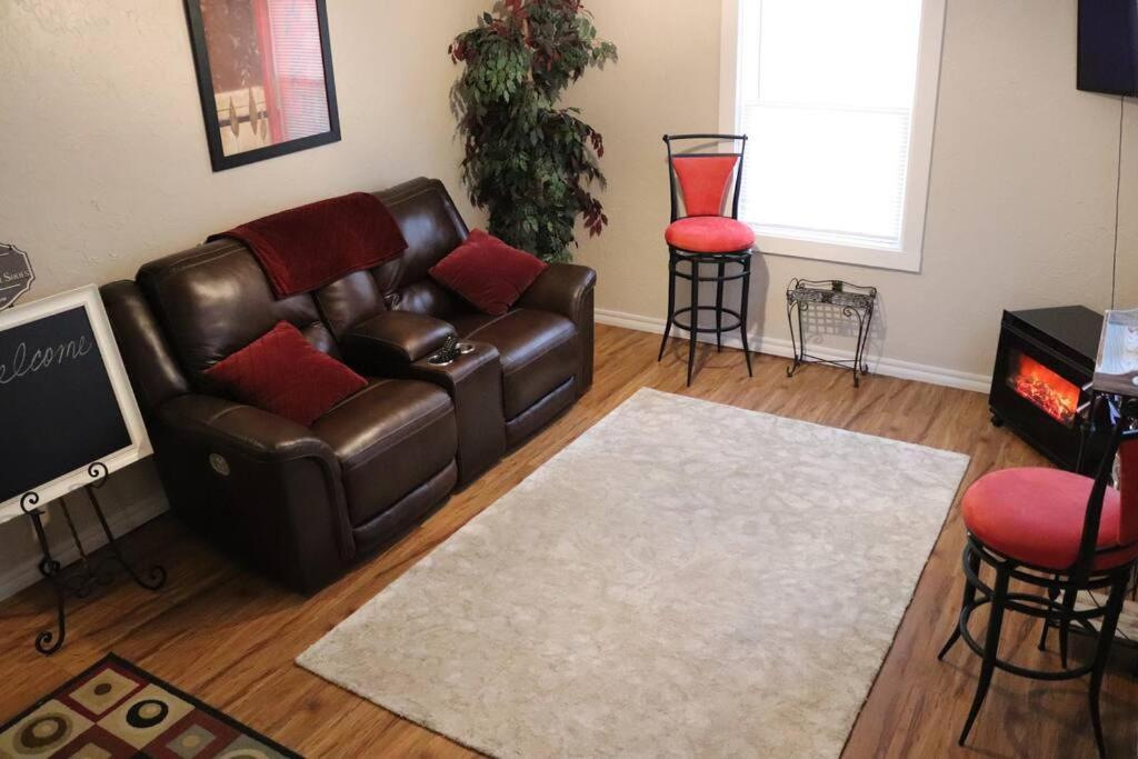 טולסה Charming 2 Bedroom Retreat Minutes From Downtown מראה חיצוני תמונה