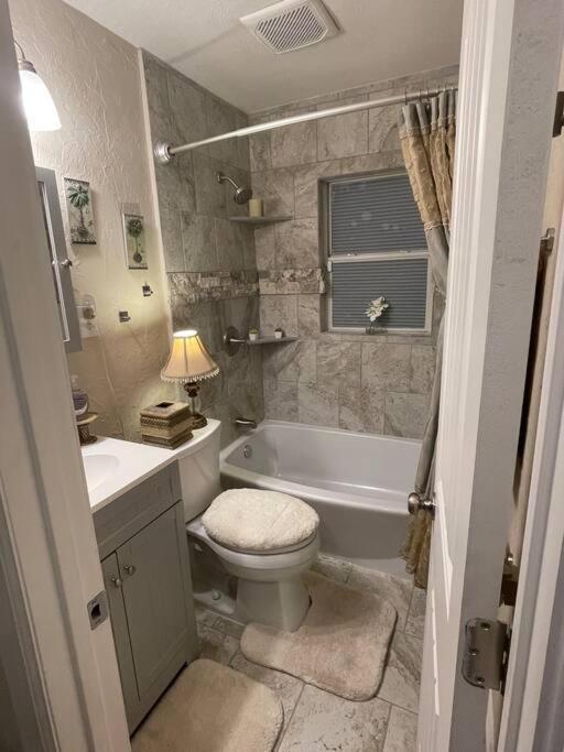 טולסה Charming 2 Bedroom Retreat Minutes From Downtown מראה חיצוני תמונה