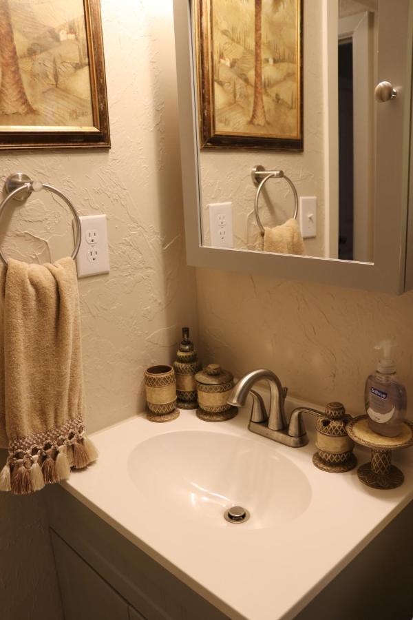 טולסה Charming 2 Bedroom Retreat Minutes From Downtown מראה חיצוני תמונה